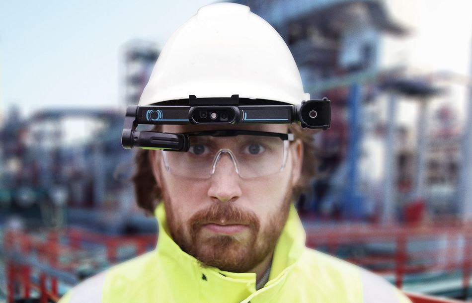 The Pepperl+Fuchs brand ECOM Instruments, together with its cooperation partner Iristick, is introducing Visor-Ex 01 smart glasses for industrial use in hazardous areas.