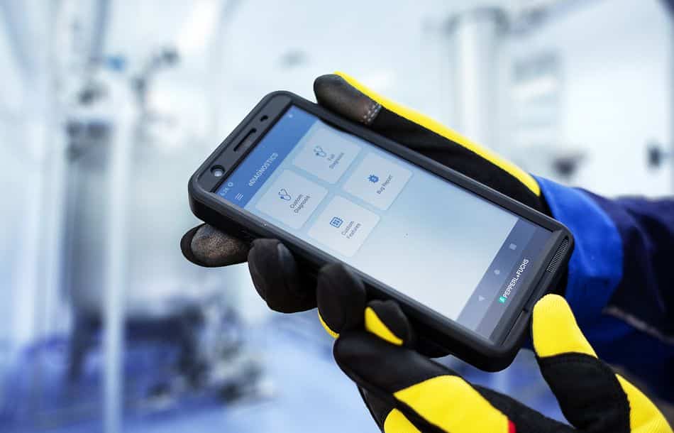 Pepperl+Fuchs presents the intrinsically safe Smart-Ex 03, a new 5G and Wi-Fi 6-capable smartphone that was developed entirely in Europe