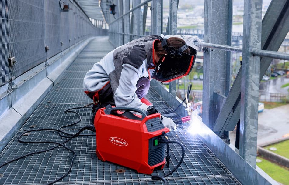 The new Fronius Ignis 150/180 series is designed for welding seams. On the outside, the robust housing keeps out environmental influences such as dust The new Fronius Ignis 150/180 series is designed for welding seams. On the outside, the robust housing keeps out environmental influences such as dust