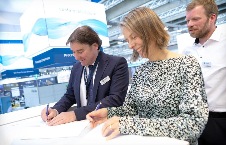 HH2E relies on the technologies of Aerzen. An agreement was reached for the delivery of three VRW 536M packages for the plant on the Baltic coast